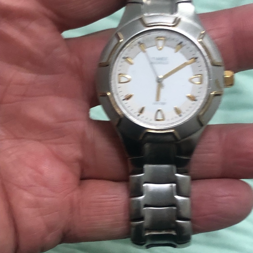 Beautiful watch stop working - Picture 4 of 5